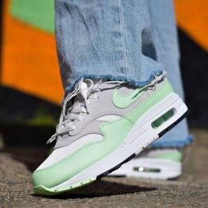 ✔️ New✔️ NIKE Air Max 1 Essential 'Vapor Green'